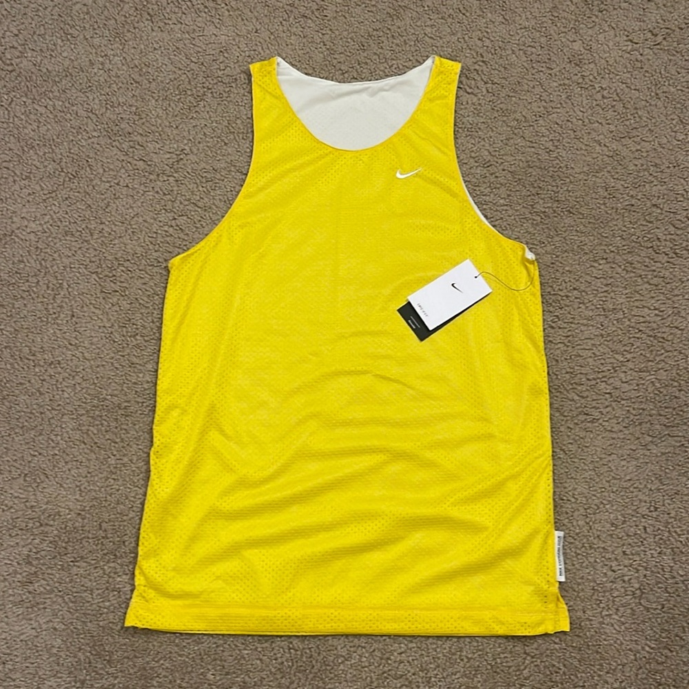 NIKE REVERSIBLE JERSEY